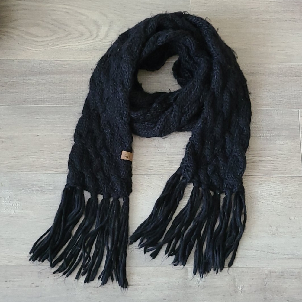 Fossil scarf